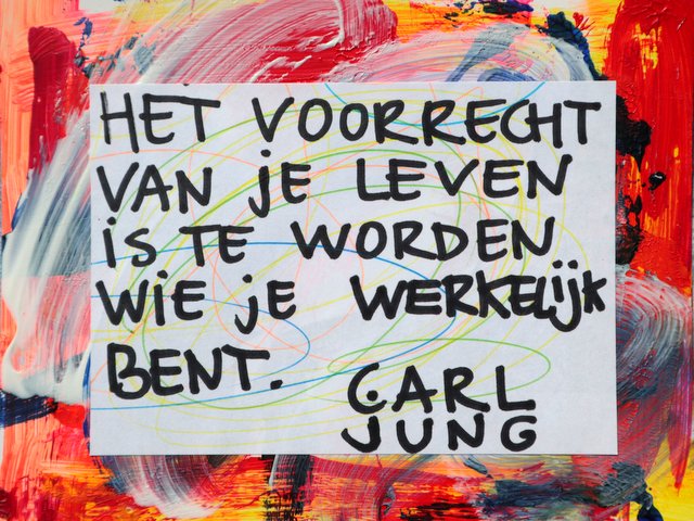 ADHD quote Nederlands: Het grootste voorrecht in je leven is te worden wie je werkelijk bent - Carl Jung.