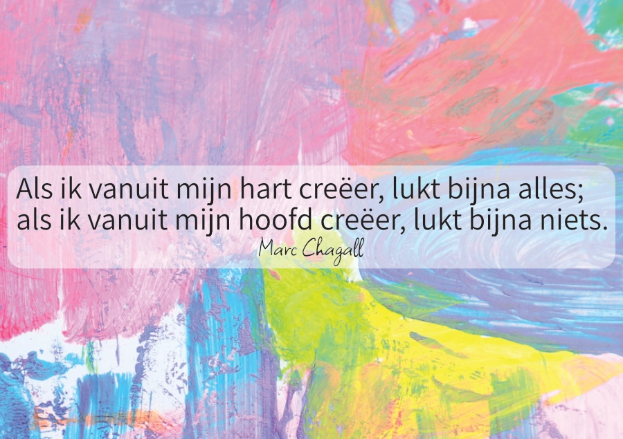 Als ik vanuit mijn hart creëer lukt bijna alles - quote van Marc Chagall op abstract schilderij in pastelkleuren